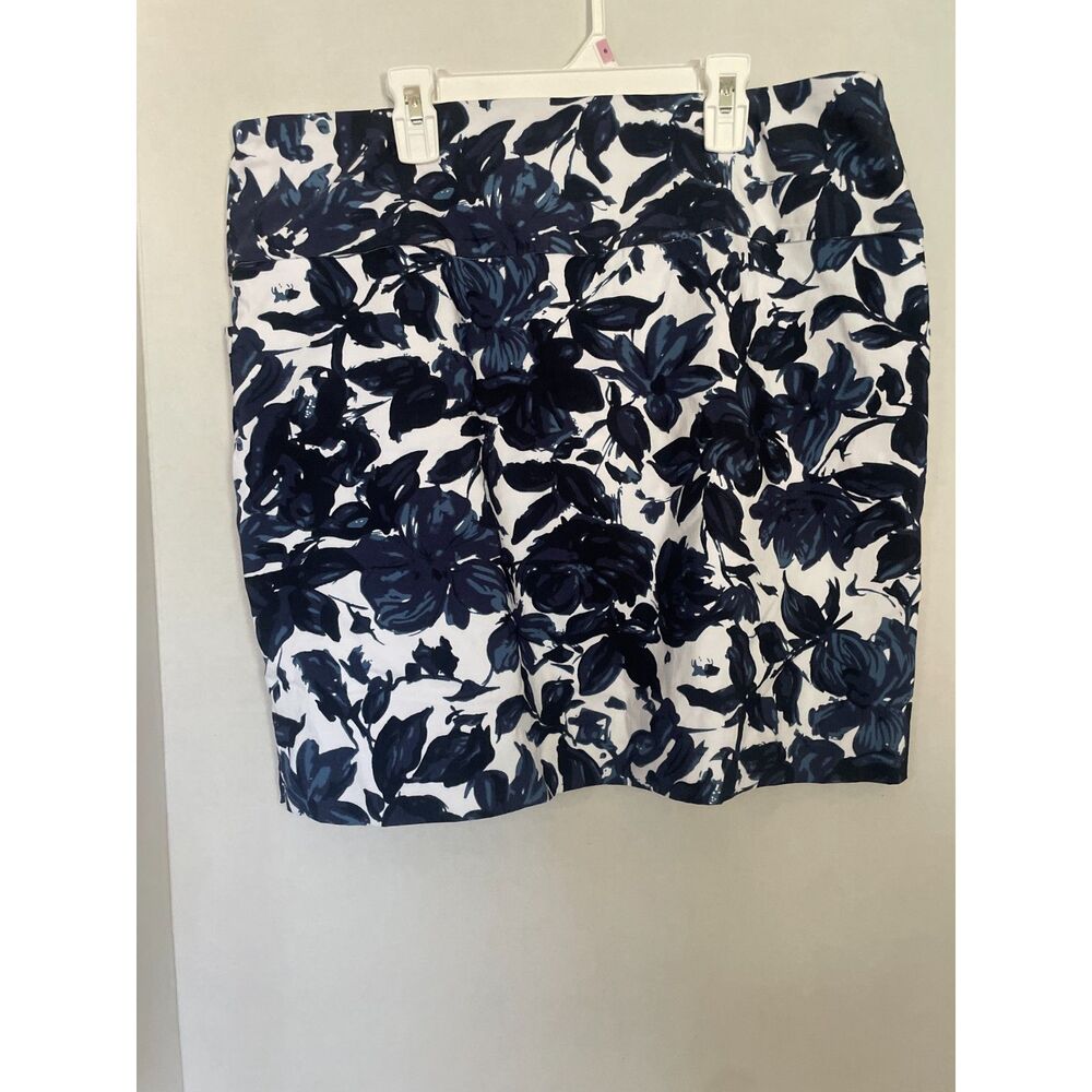 S.C. & Co. Floral Active Skort White Navy Blue Pull-On Shorts Elastic Waist XL